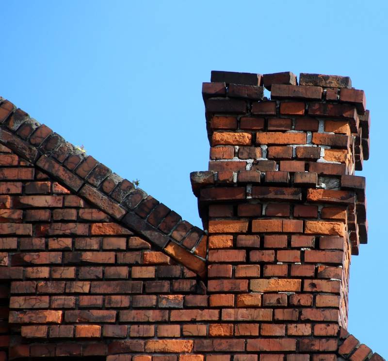 Damaged chimney on an Redondo Beach home showing cracks and missing mortar